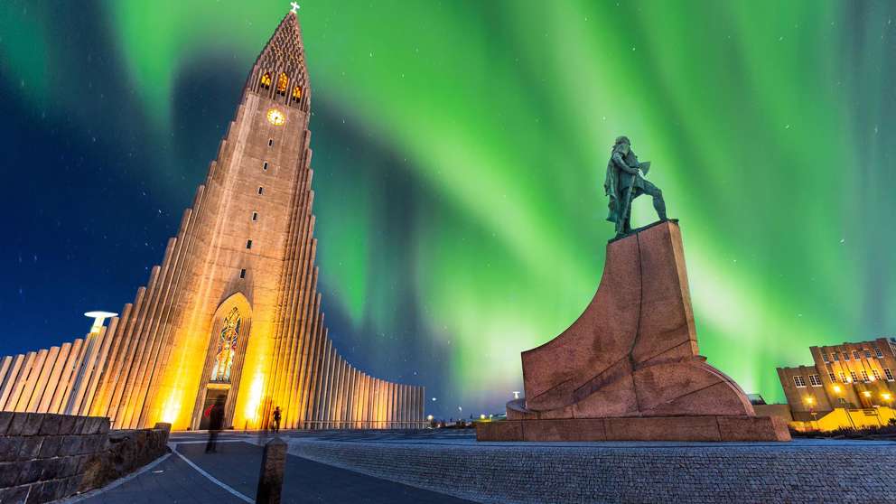 Reykjavik Halgrimskirke Nordlys