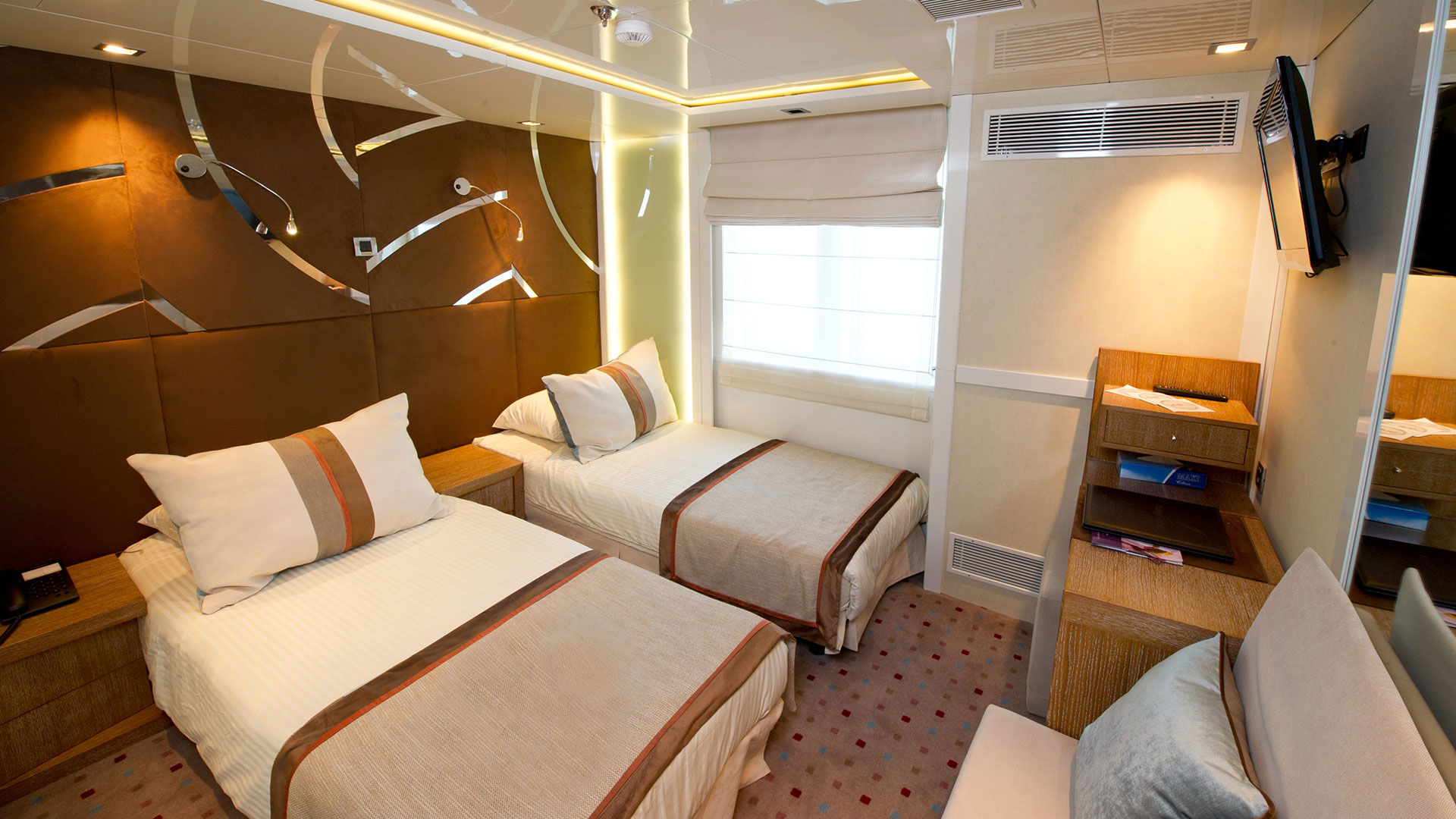 M/Y Variety Voyager