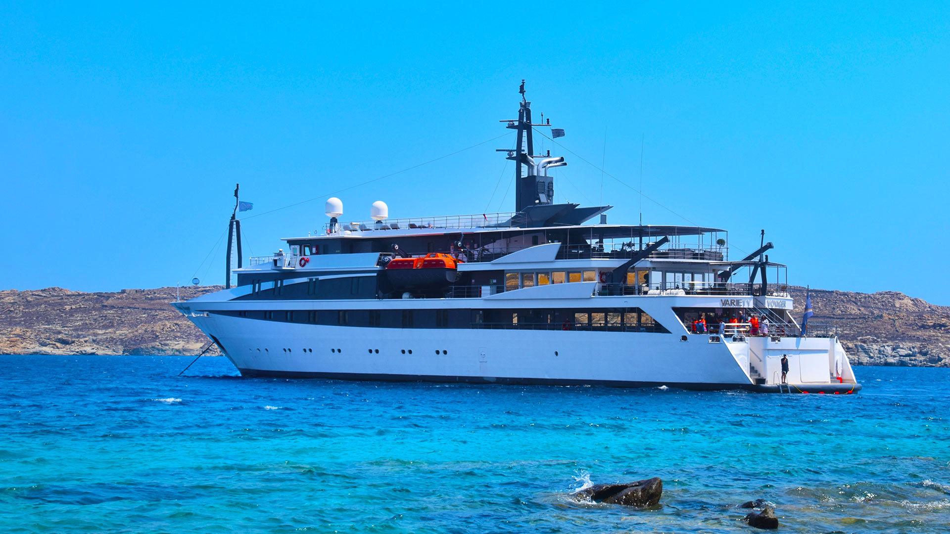 M/Y Variety Voyager