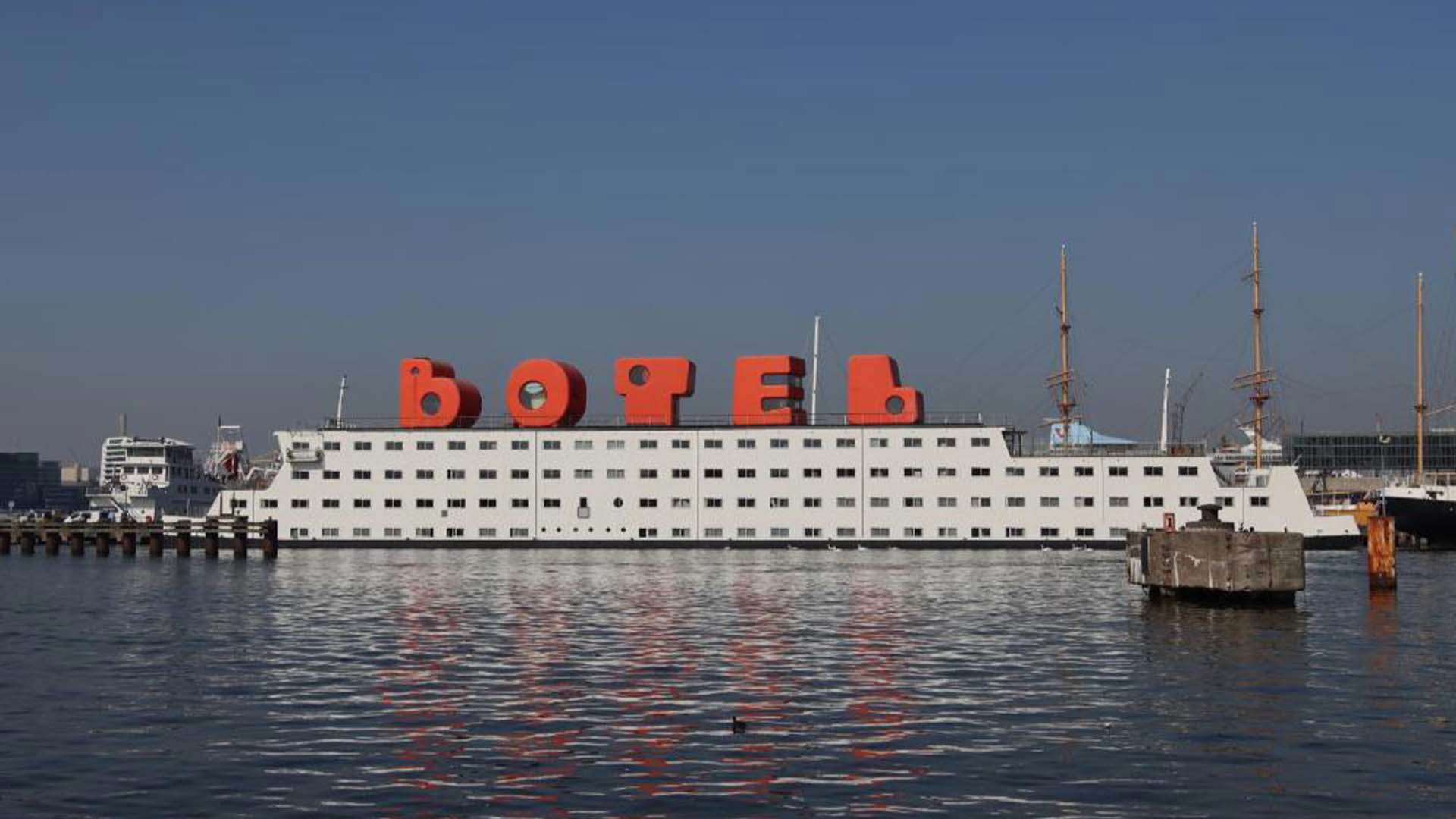 1920X1080 Botel Facade