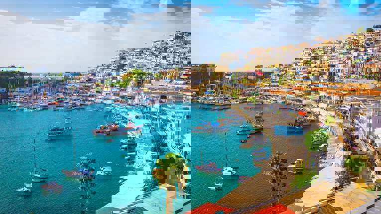 Ankomst til Piraeus kl. 06:00 og hjemrejse