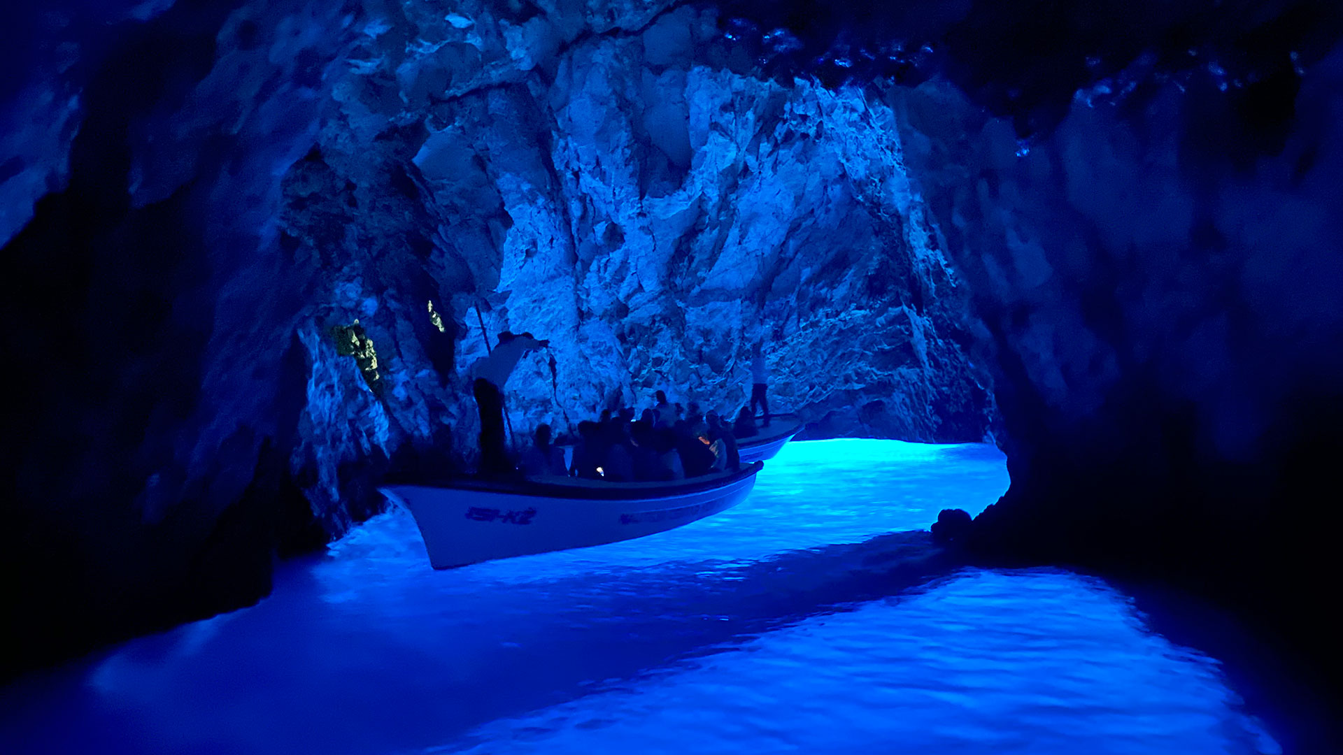 1920X1080 Vis Blue Cave2