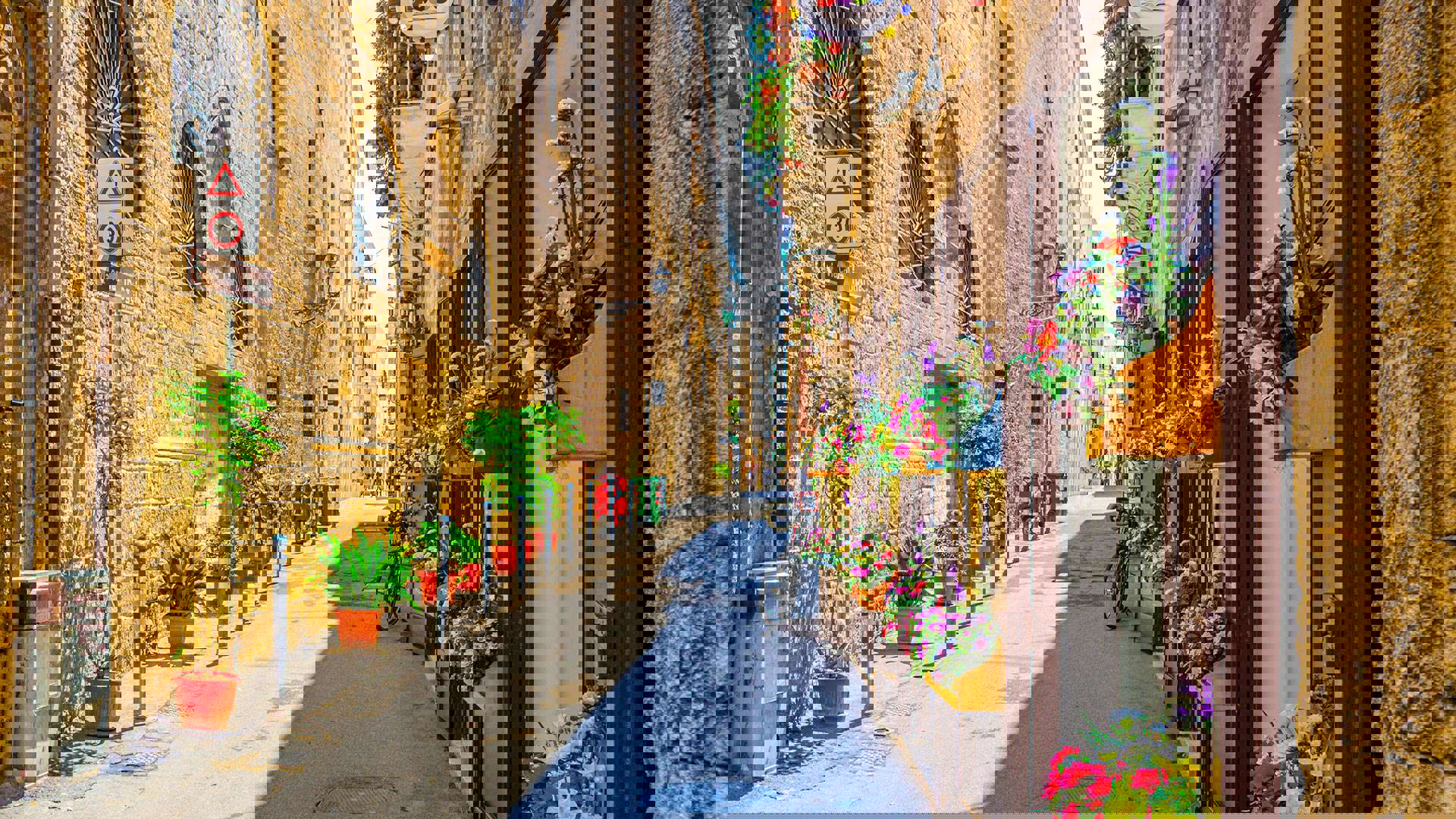 1920X1080 Taranto Street