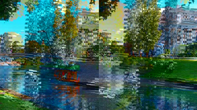 Fra 09:30 til 17:30 - Riga, Letland