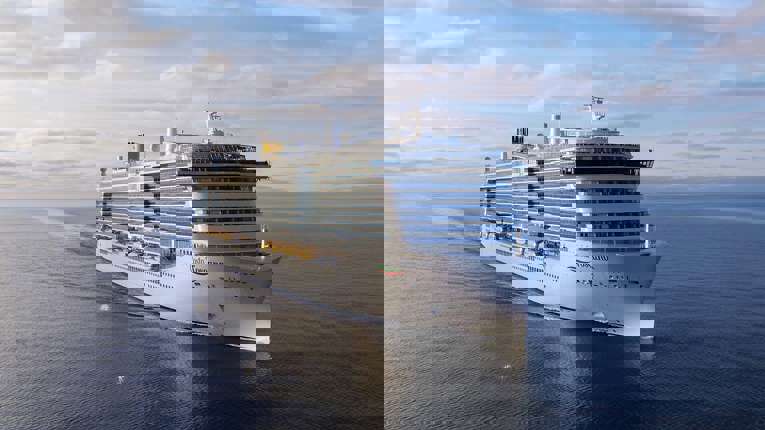 Fly fra København til Barcelona. Afgang kl. 18:00