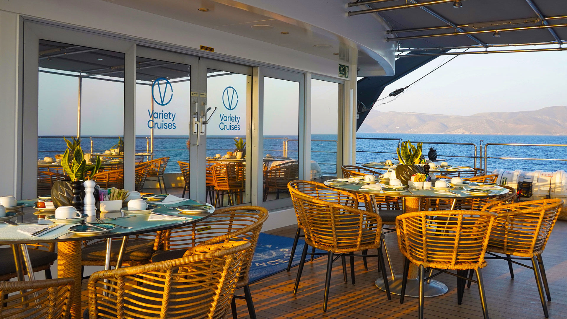 M/Y Variety Voyager