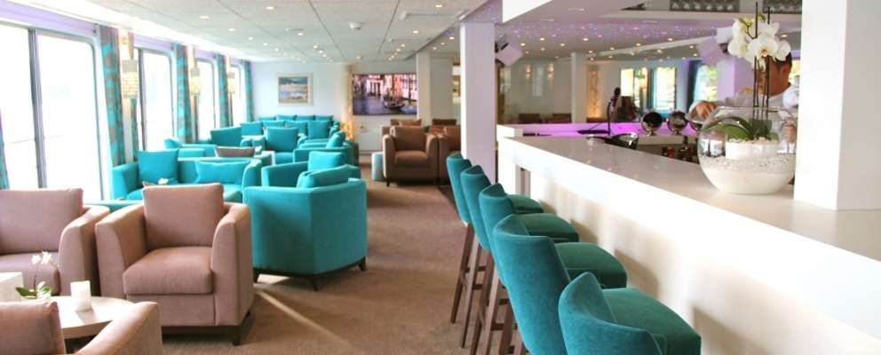 Salon Bar