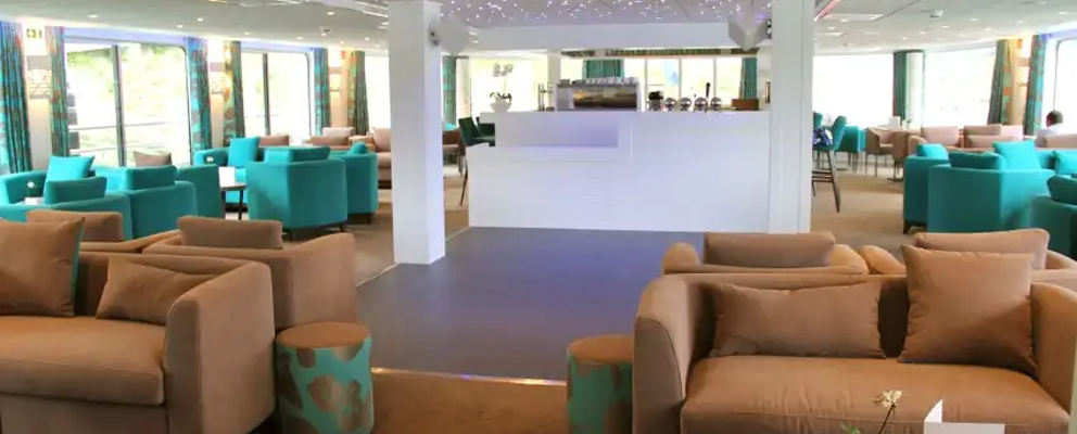 Lounge Bar with Dance Floor
