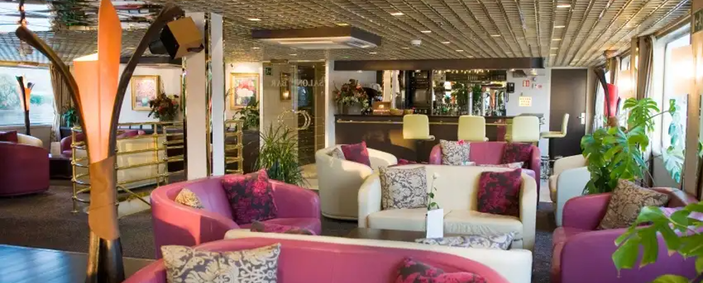Lounge Bar with Dance Floor