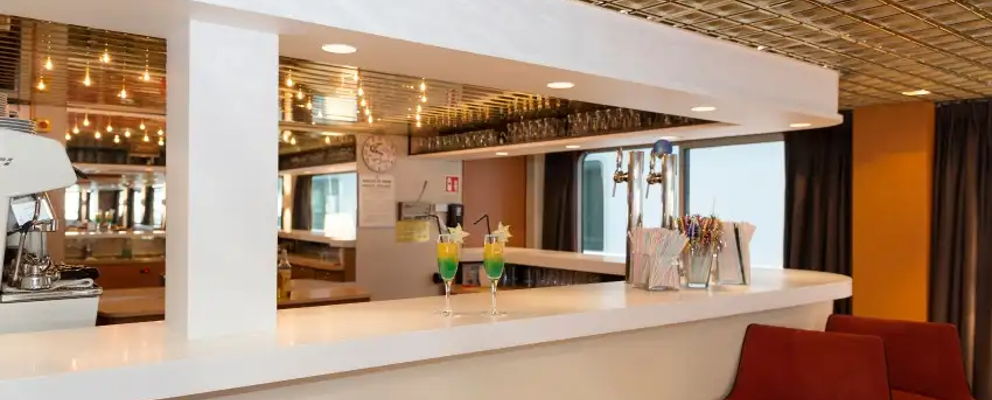 Salon Bar