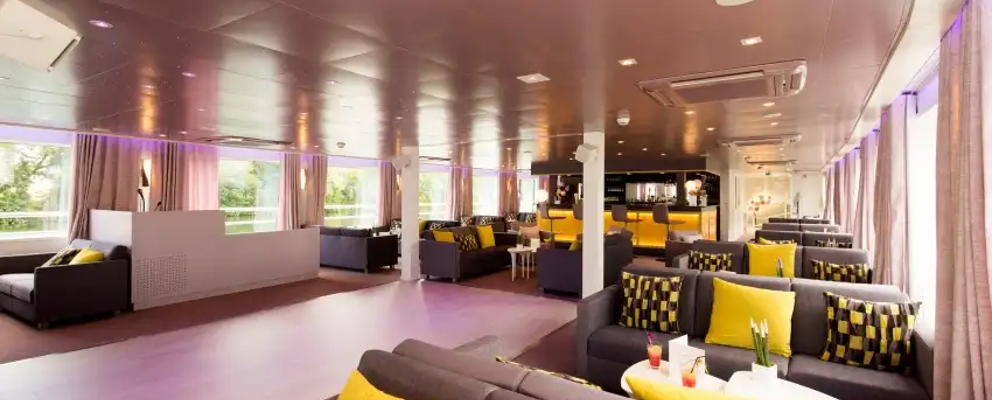 Lounge Bar with Dance Floor
