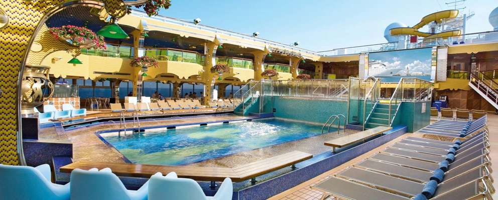 Costa Serena pool