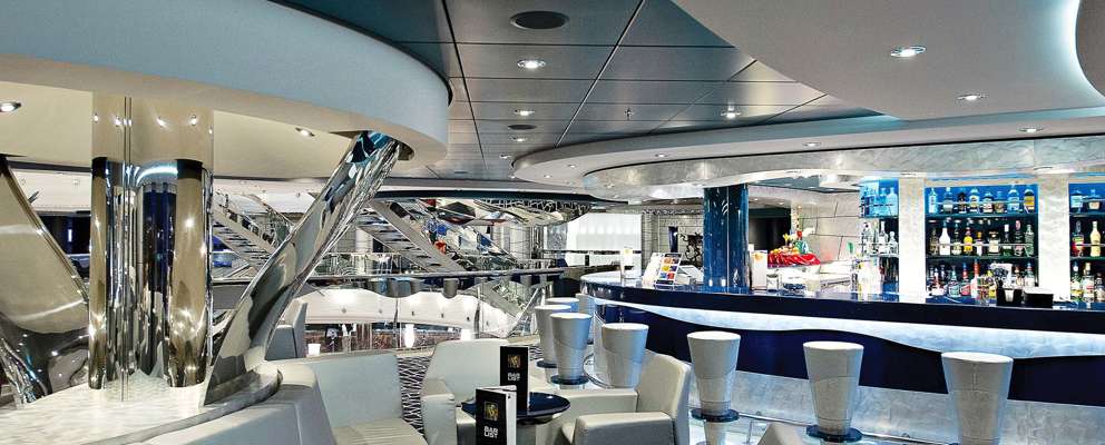 MSC Divina bar