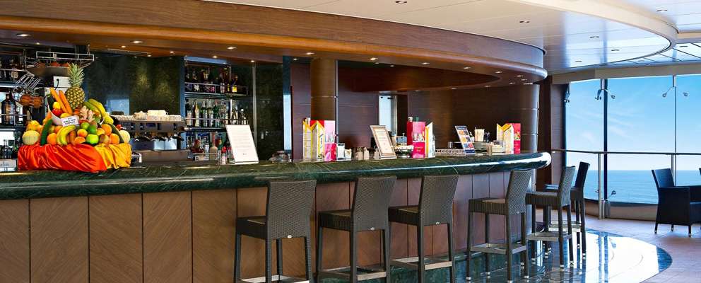 MSC Divina poolbar