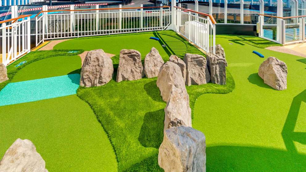 Norwegian Bliss Minigolf