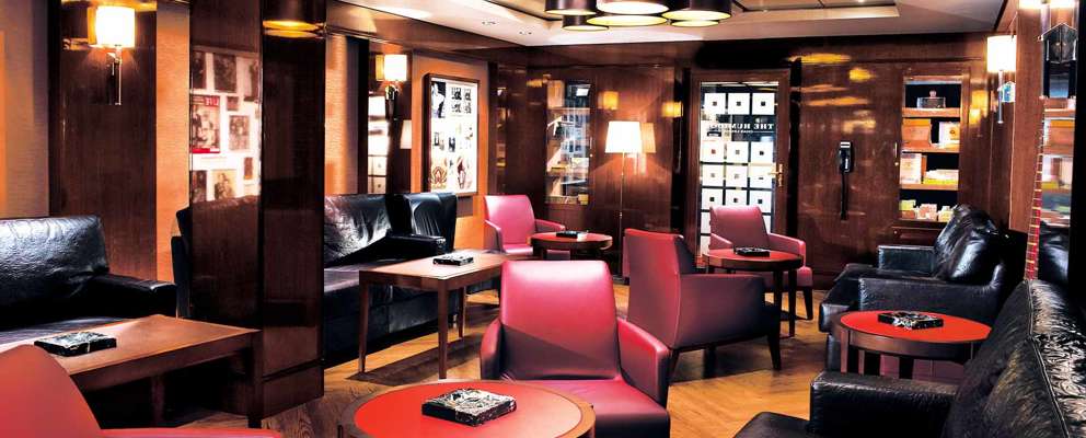 NCL Epic Cigar lounge