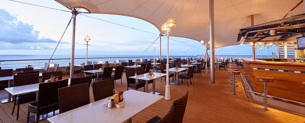 Norwegian Sun Great outdoors bar