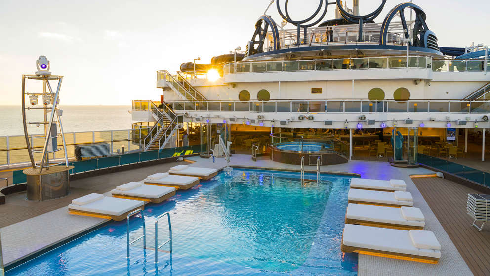 MSC Seaside soldæk i solnedgang
