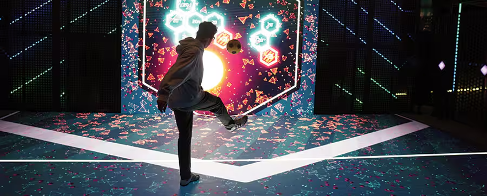 wall_ball_glow_court