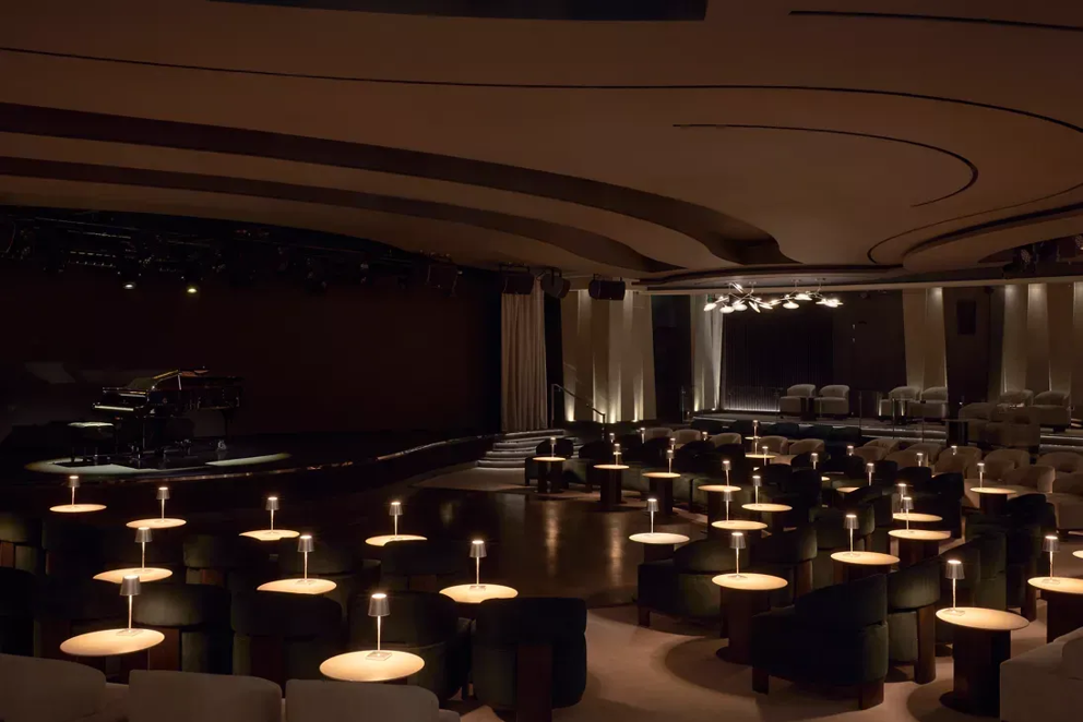 JOURNEYS-LOUNGE